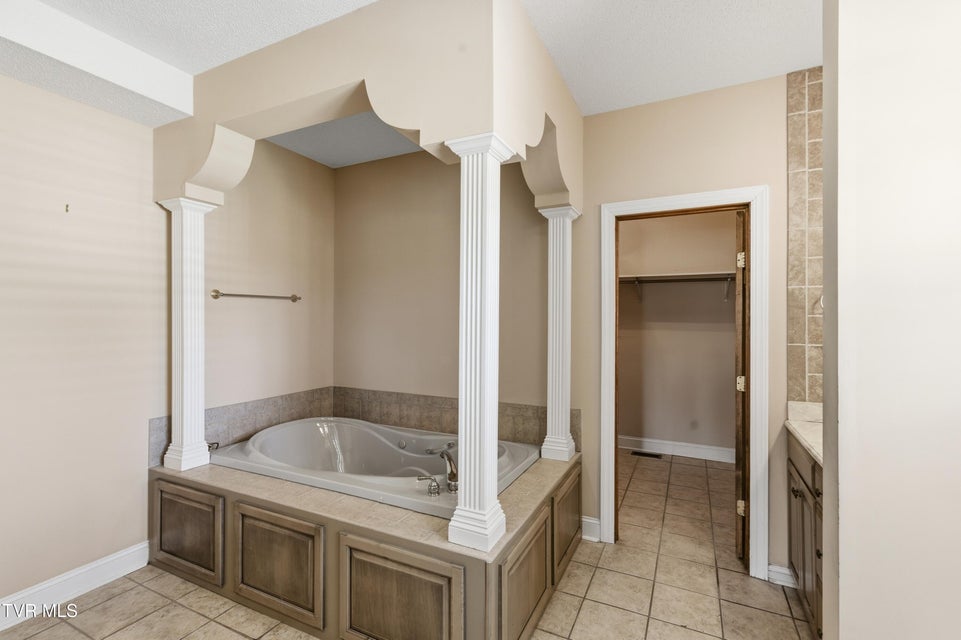 Photo #24: 117 Canterbury Place