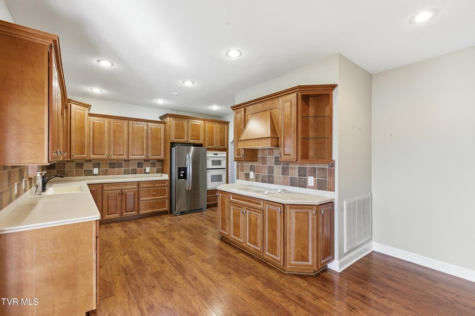 Photo #17: 117 Canterbury Place