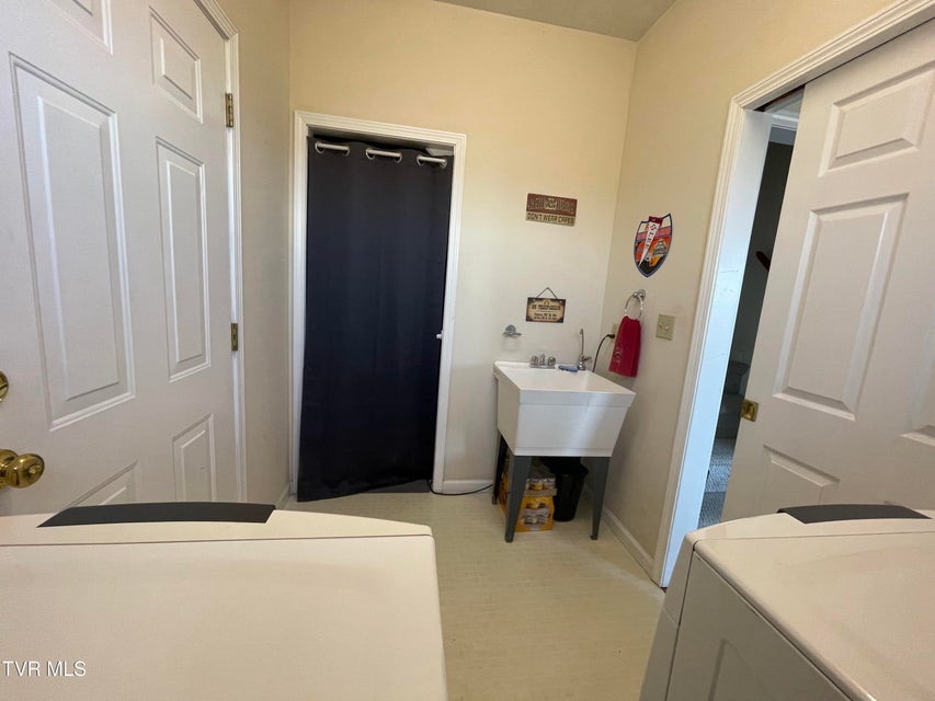 Photo #52: 512 Wood View Court