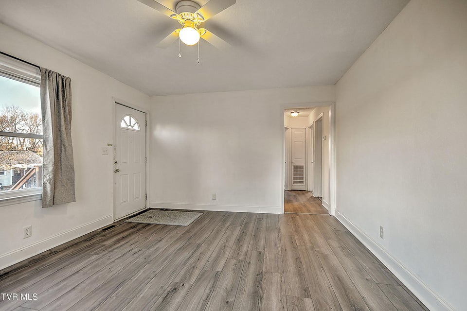 Photo #4: 1332 Garden Drive