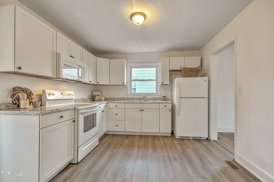 Photo #6: 1332 Garden Drive