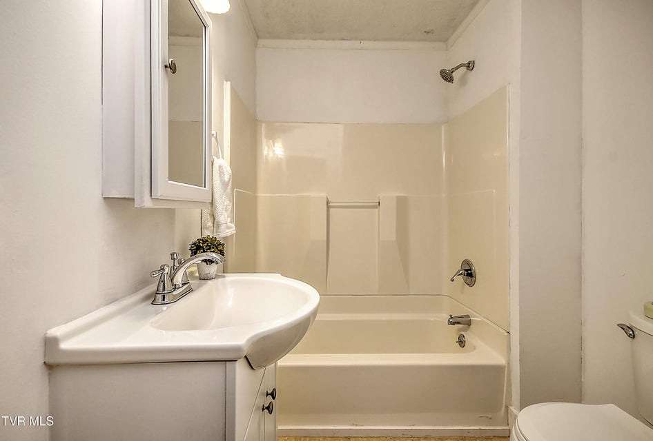 Photo #18: 1332 Garden Drive