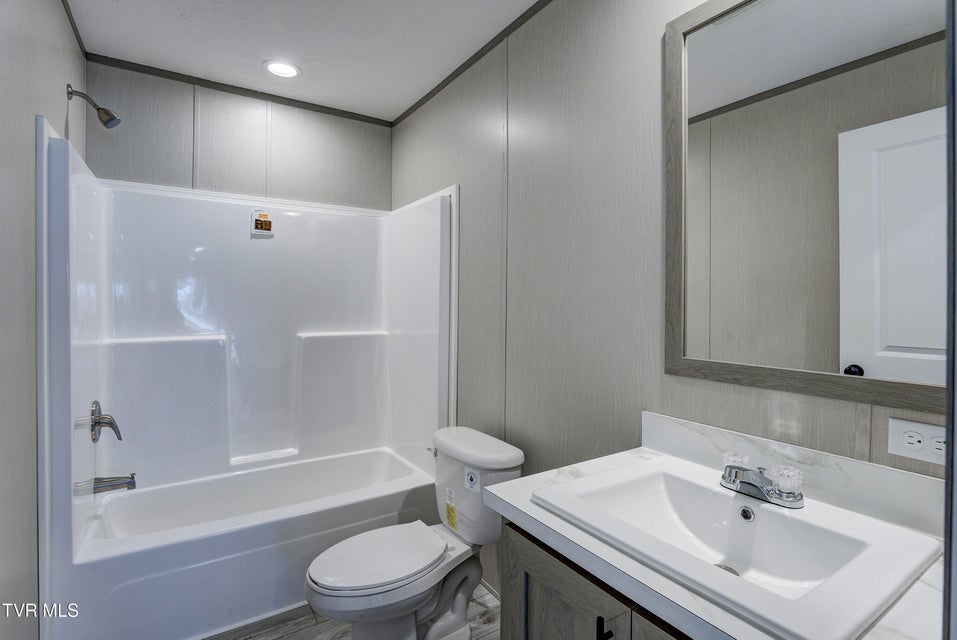 Photo #15: 200 Florida Avenue