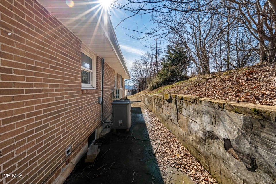 Photo #18: 1063 Jessie Lane