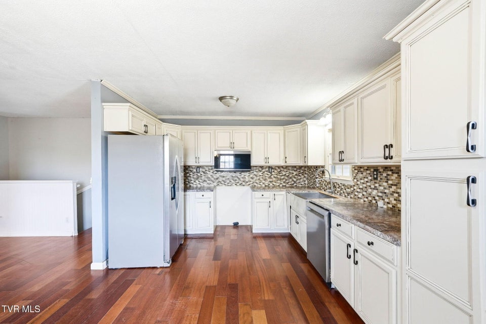 Photo #8: 19486 Astor Road