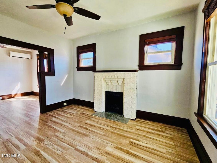 Photo #4: 204 Delaware Street