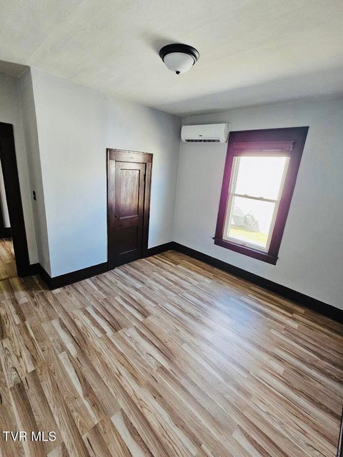 Photo #9: 204 Delaware Street