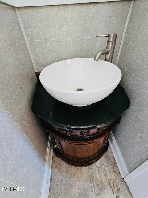 Photo #12: 204 Delaware Street