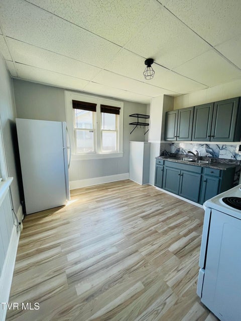 Photo #14: 204 Delaware Street