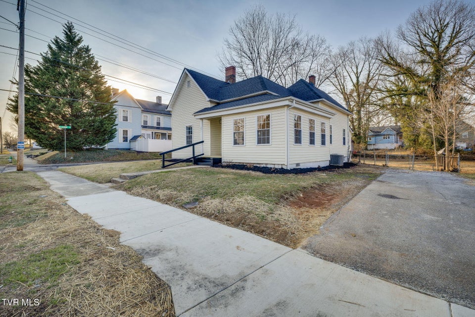 Photo #2: 201 Unaka Avenue