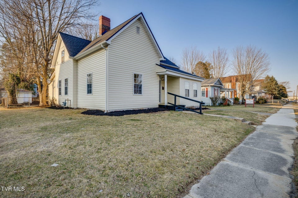 Photo #3: 201 Unaka Avenue