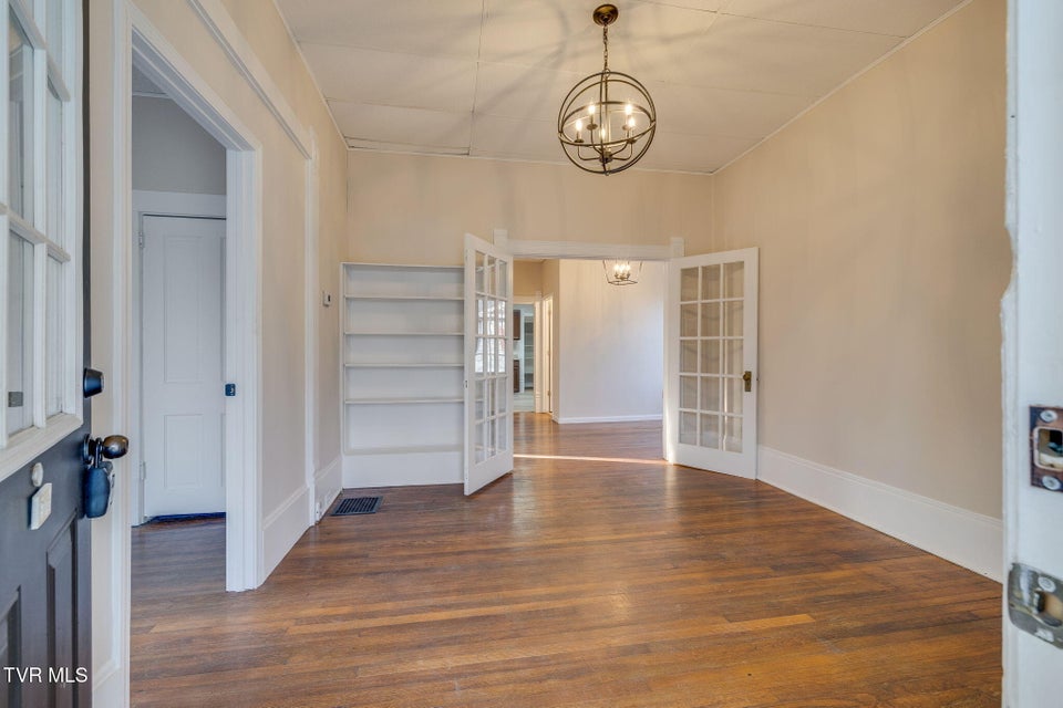 Photo #5: 201 Unaka Avenue