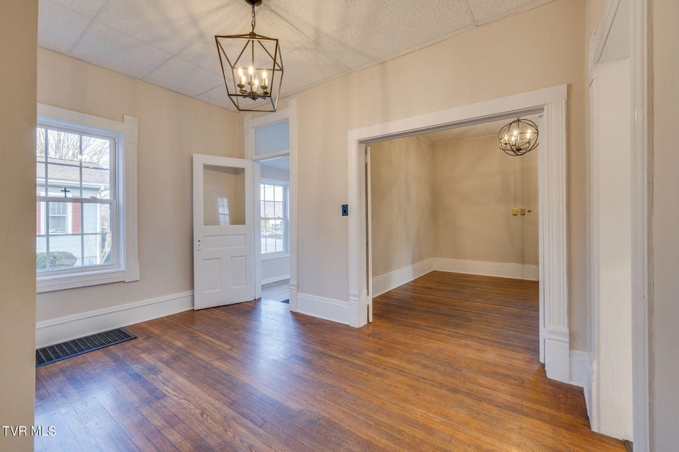 Photo #9: 201 Unaka Avenue