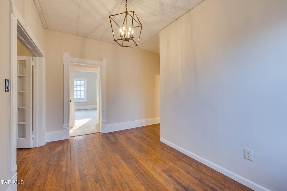 Photo #10: 201 Unaka Avenue