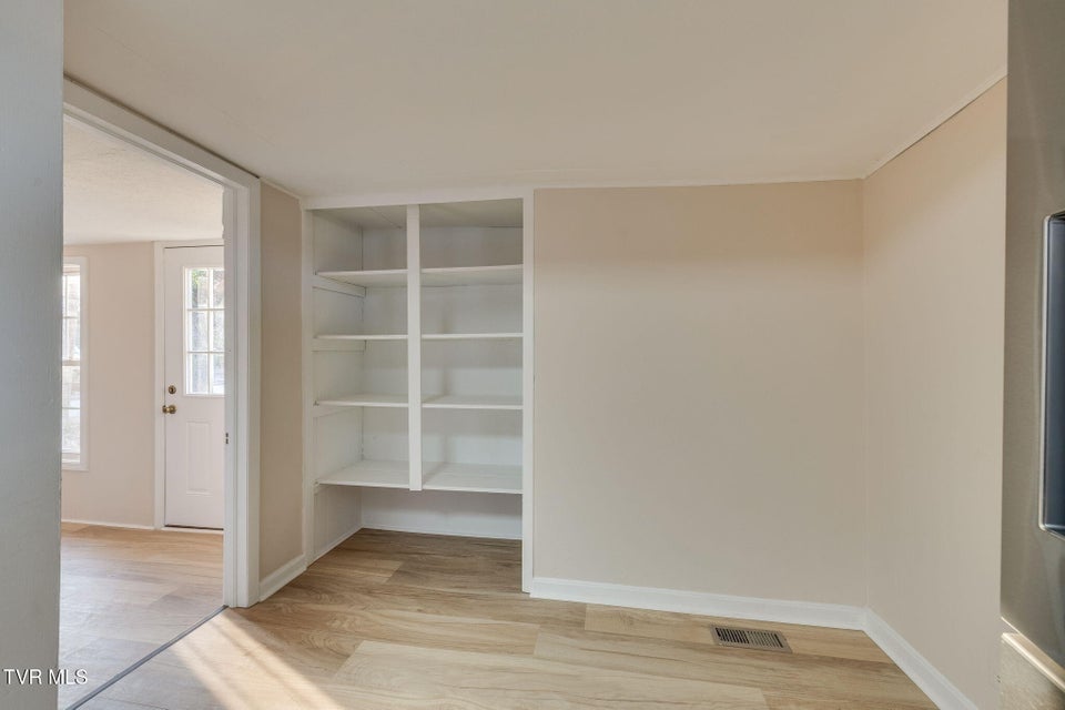 Photo #16: 201 Unaka Avenue