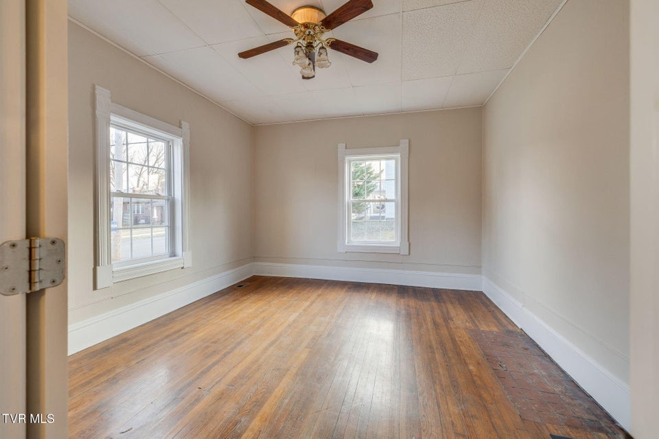 Photo #17: 201 Unaka Avenue