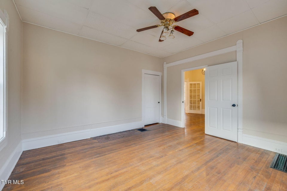 Photo #19: 201 Unaka Avenue