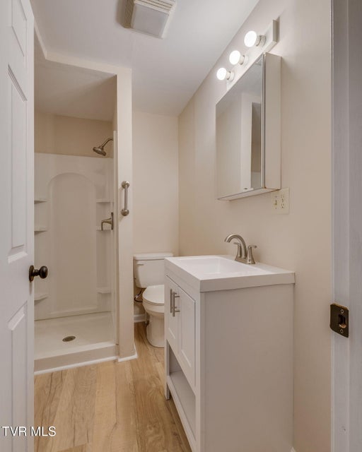 Photo #20: 201 Unaka Avenue