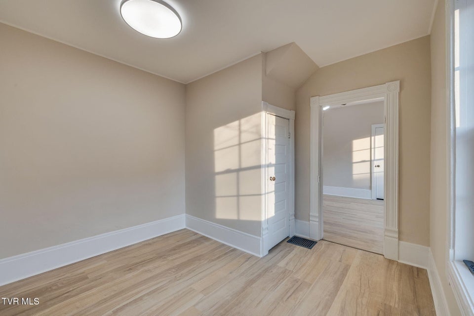 Photo #22: 201 Unaka Avenue