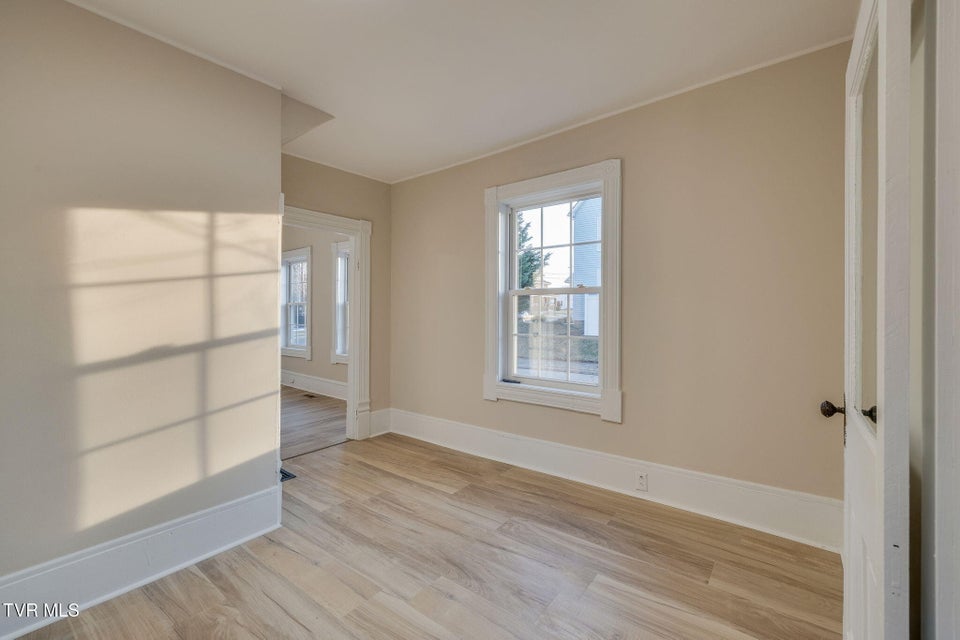 Photo #23: 201 Unaka Avenue