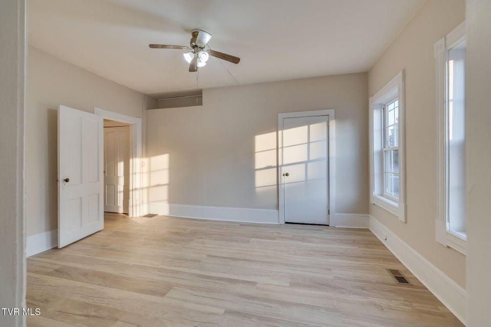 Photo #25: 201 Unaka Avenue