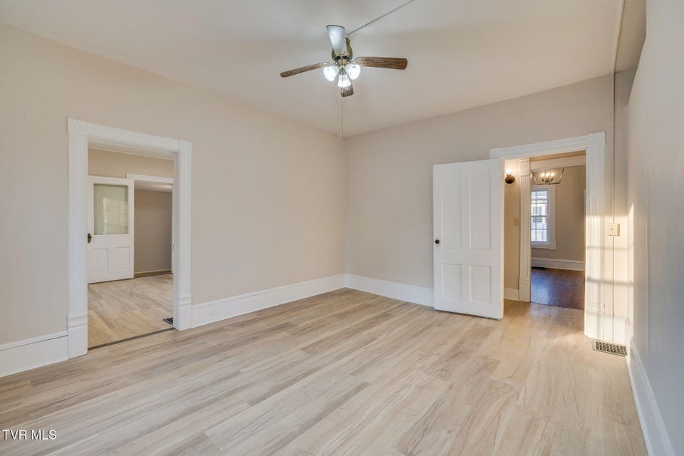 Photo #26: 201 Unaka Avenue