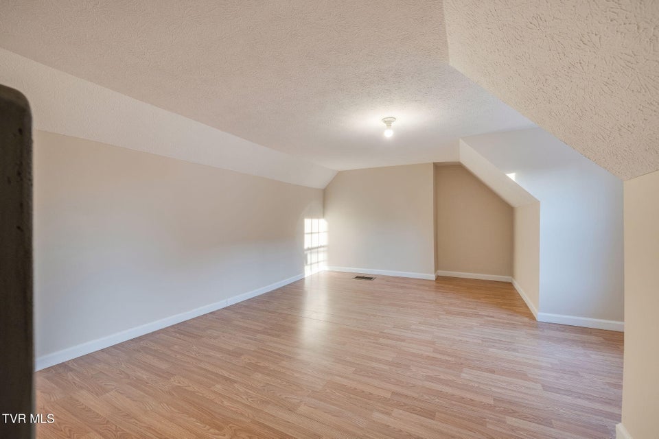 Photo #28: 201 Unaka Avenue