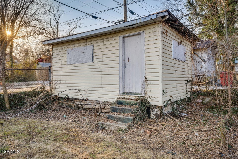 Photo #35: 201 Unaka Avenue