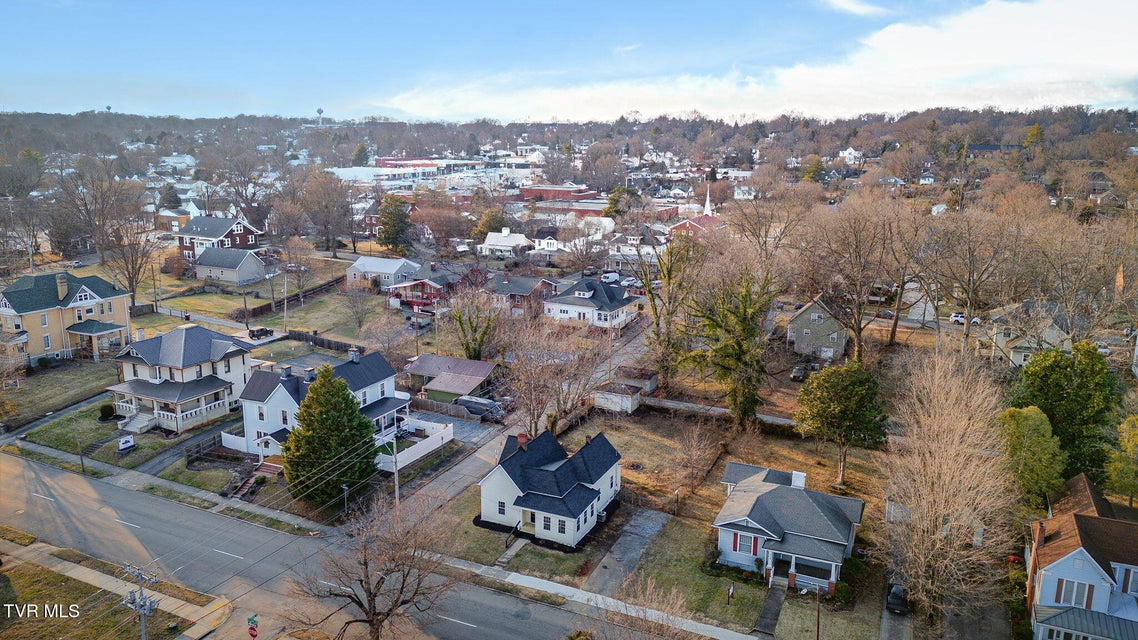 Photo #37: 201 Unaka Avenue