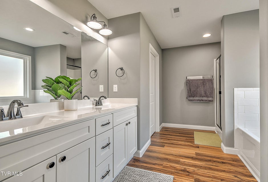 Photo #33: 1975 Erwin Highway