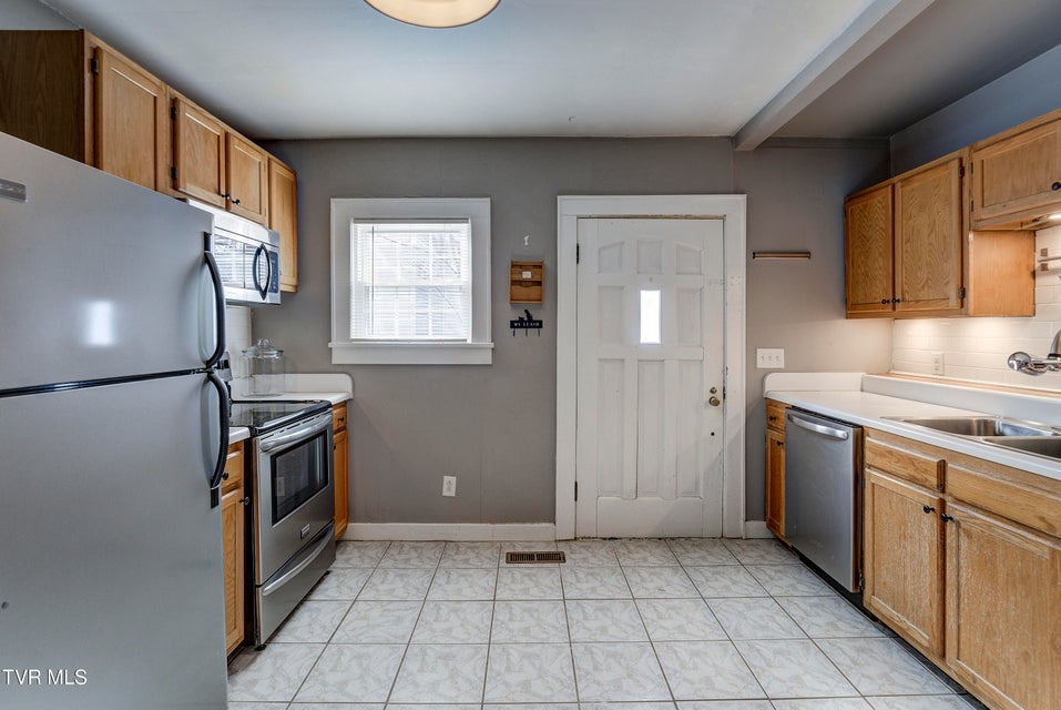 Photo #7: 219 Chilhowie Avenue