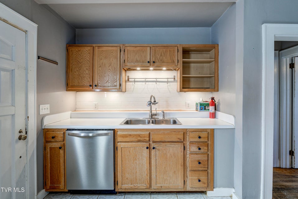 Photo #8: 219 Chilhowie Avenue