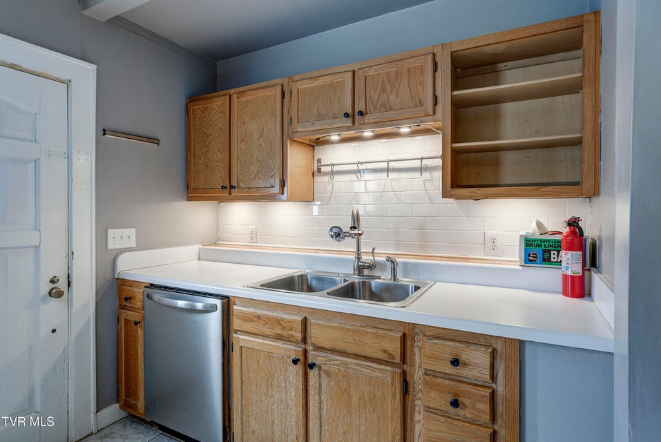 Photo #22: 219 Chilhowie Avenue