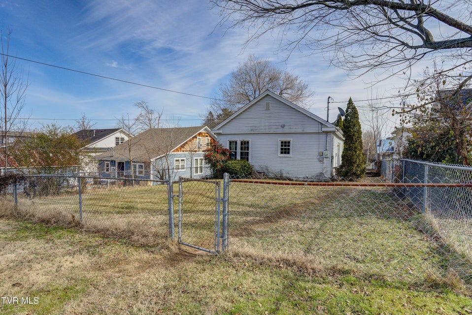 Photo #28: 219 Chilhowie Avenue