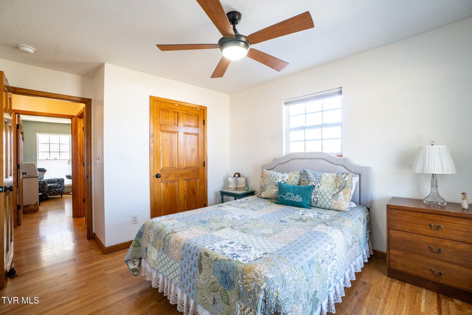 Photo #27: 105 Maple Crest