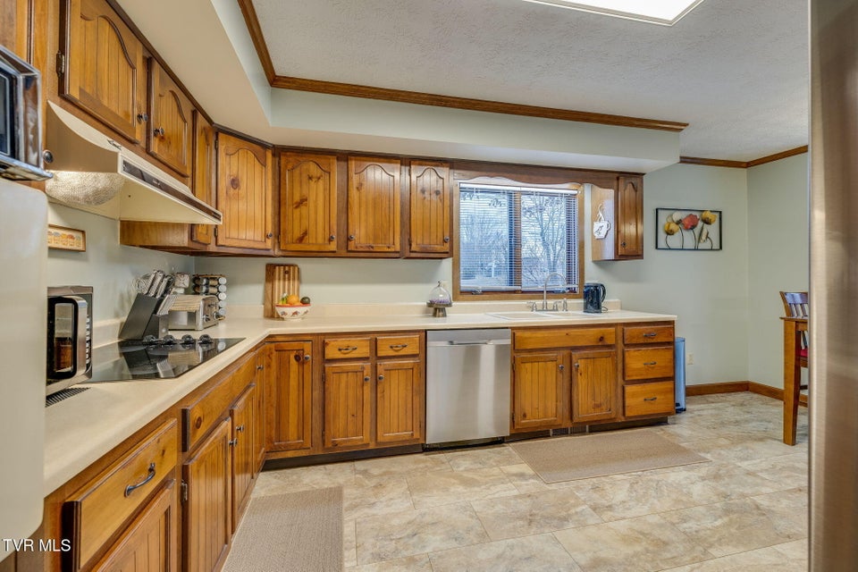 Photo #13: 185 Picadilly Lane