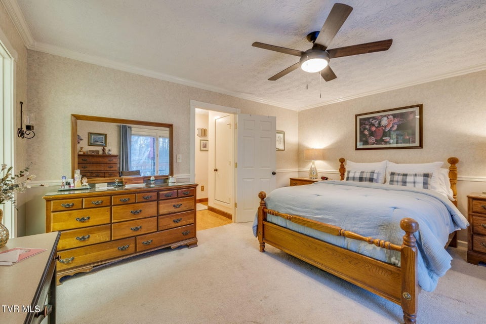 Photo #18: 185 Picadilly Lane