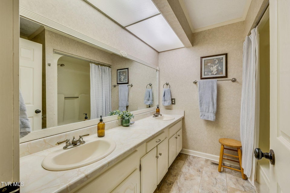 Photo #20: 185 Picadilly Lane