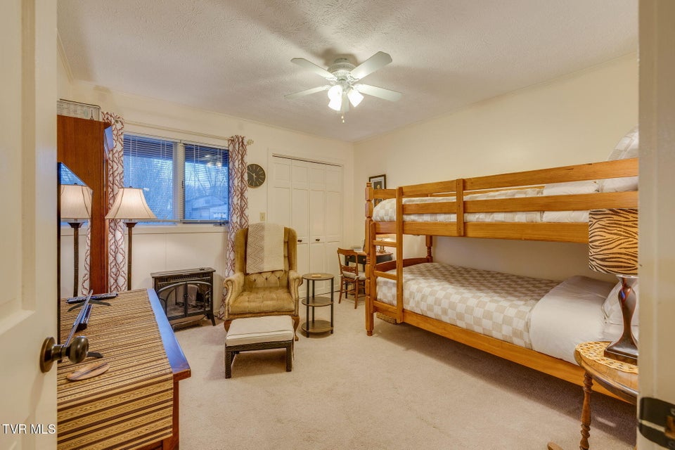 Photo #22: 185 Picadilly Lane