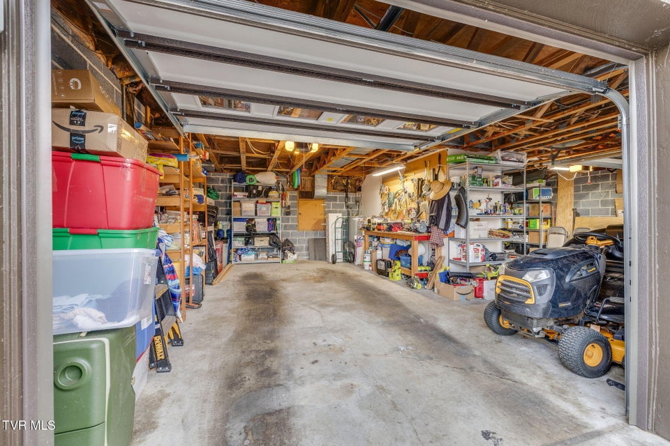 Photo #29: 185 Picadilly Lane