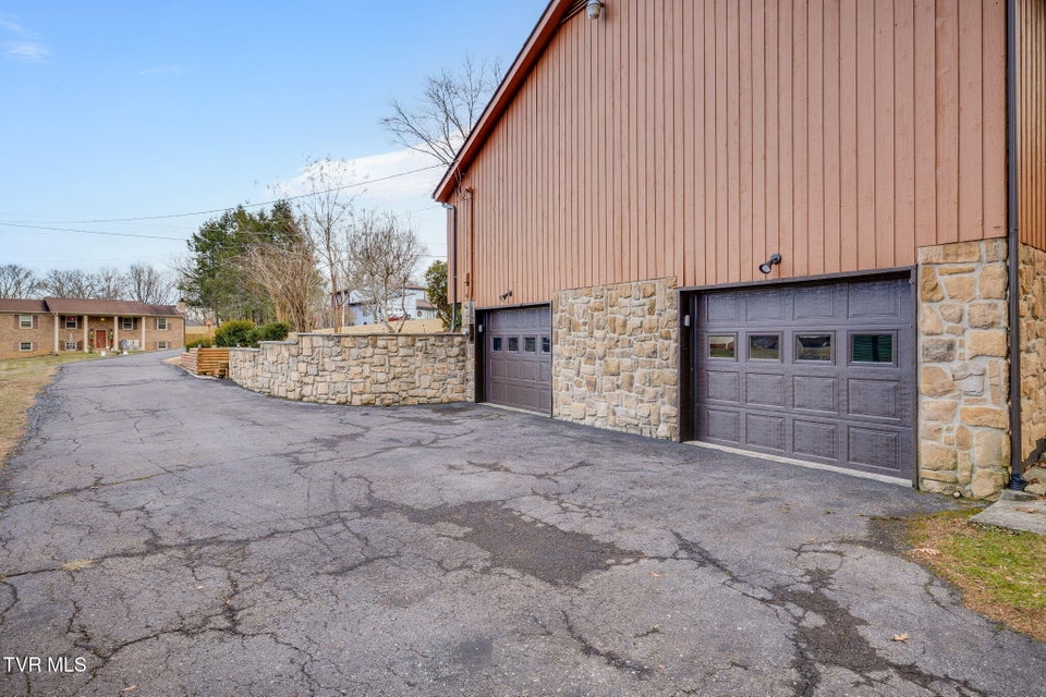 Photo #32: 185 Picadilly Lane