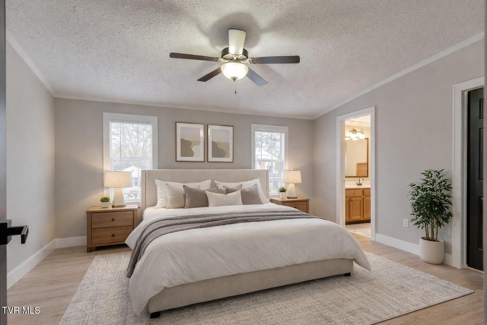 Photo #35: 931 Riverside Avenue