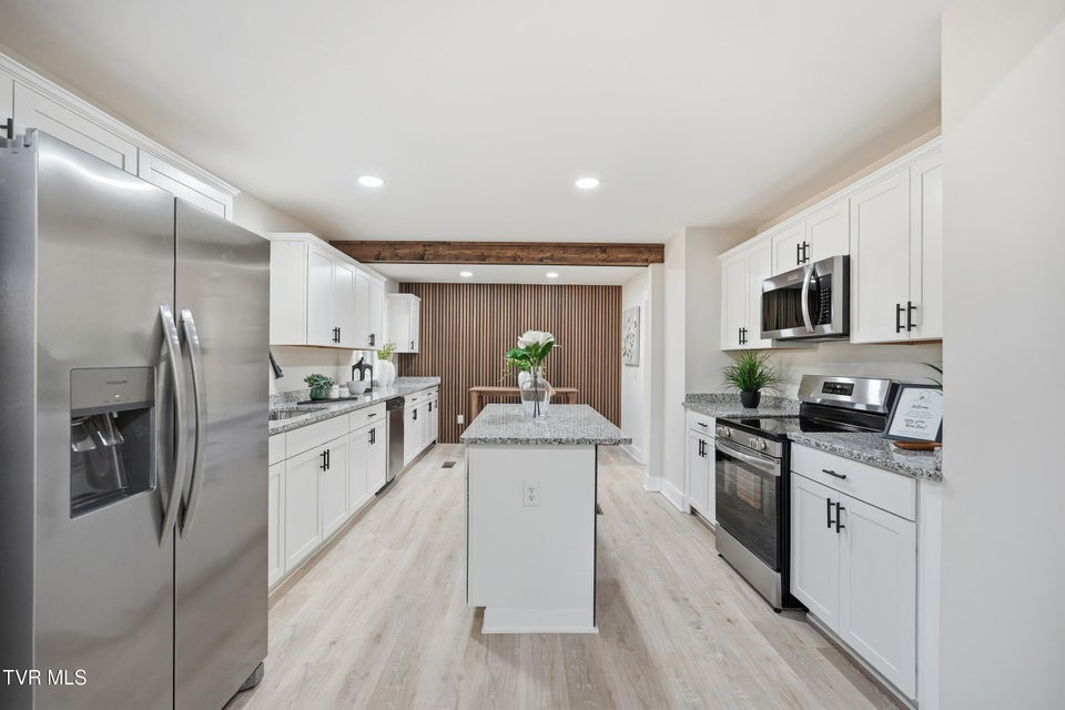 Photo #14: 400 Cherokee Street