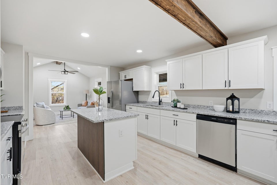 Photo #18: 400 Cherokee Street