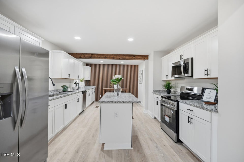 Photo #21: 400 Cherokee Street