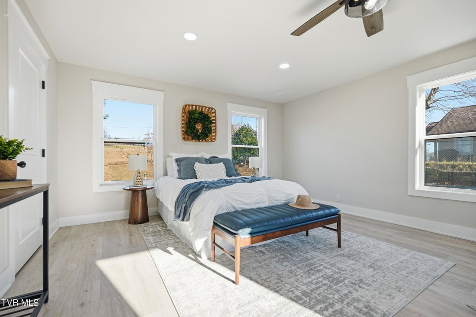 Photo #24: 400 Cherokee Street