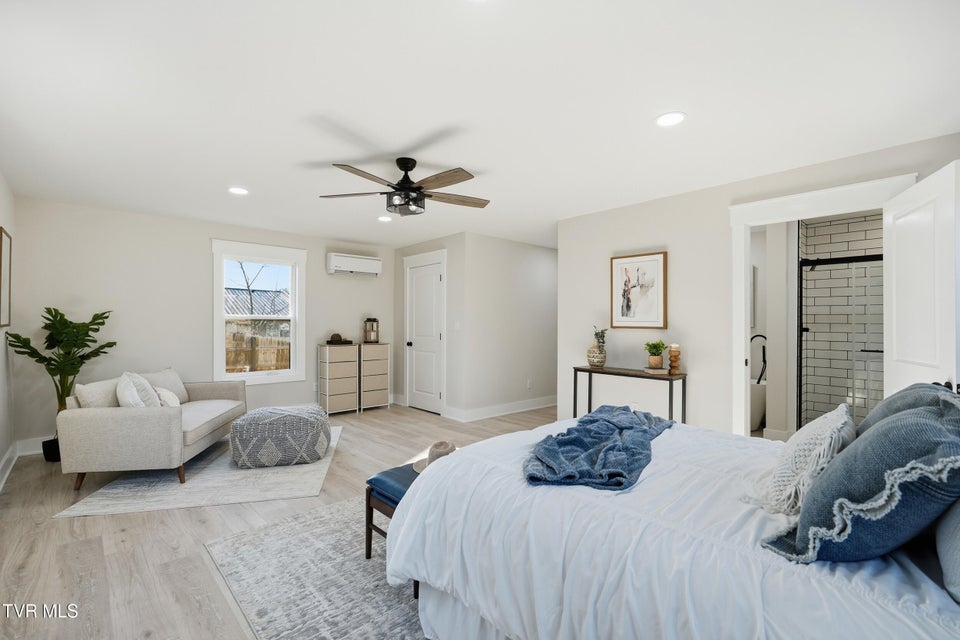 Photo #27: 400 Cherokee Street