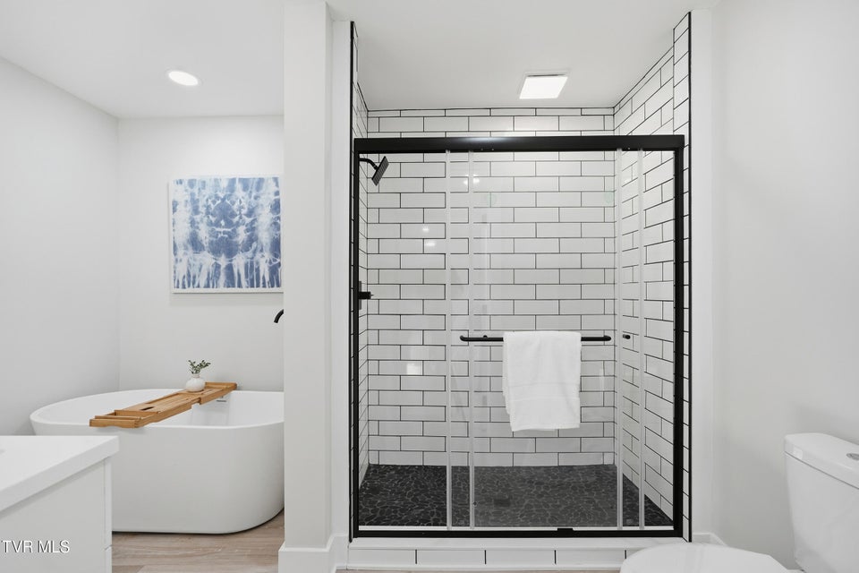 Photo #28: 400 Cherokee Street