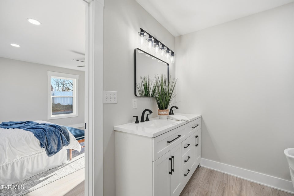 Photo #30: 400 Cherokee Street