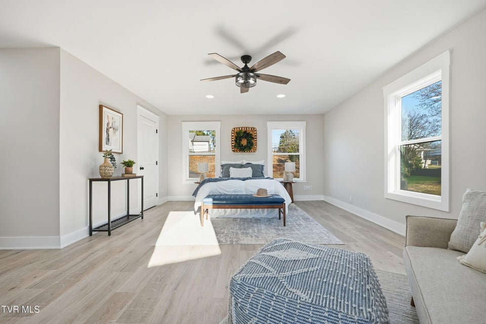 Photo #32: 400 Cherokee Street